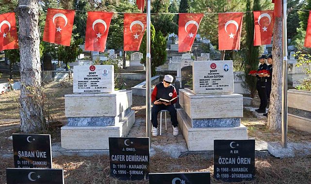 Öğrenciler Şehit Alican Öztürk'ün kabri başında dualarla andı