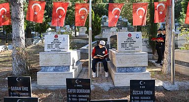 Öğrenciler Şehit Alican Öztürk'ün kabri başında dualarla andı