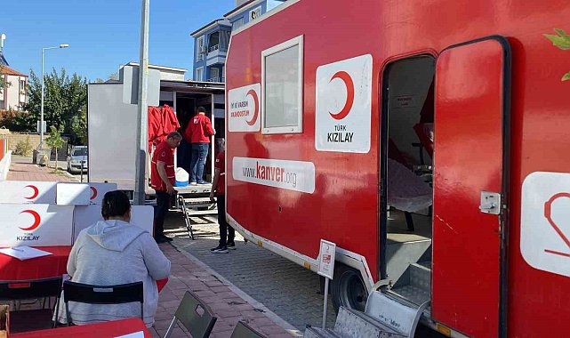 Öğrenciler velilerini kan bağışına ikna etti