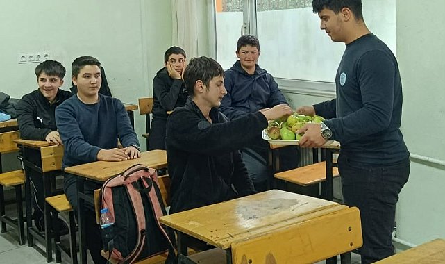 Öğrencilerden öğretmenlerine "sağlıklı nefes" ikramı