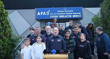 Öğrencilere simülasyonla deprem eğitimi