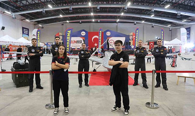 Öğrencinin Bayraktar TB2 SİHA heyecanı ve sevinci kameralara yansıdı