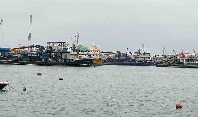 Olumsuz hava şartları nedeniyle tekneler Ereğli Limanı'na sığındı