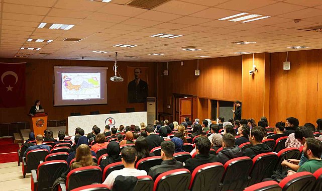 OMÜ'de "Tarihsel Süreçte Cumhuriyet ve Kazanımları" konferansı