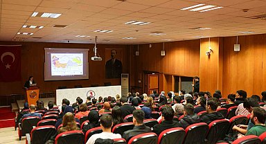 OMÜ'de "Tarihsel Süreçte Cumhuriyet ve Kazanımları" konferansı