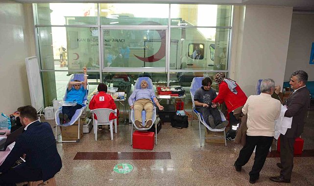 Ordu'da sağlık çalışanları ve vatandaşlardan kan bağışı seferberliği