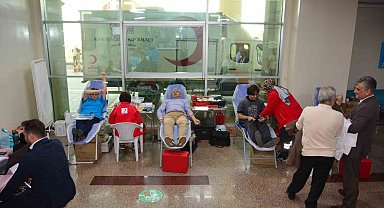 Ordu'da sağlık çalışanları ve vatandaşlardan kan bağışı seferberliği