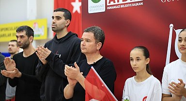 Osmangazi'de sporcular Cumhuriyet için ter döktü