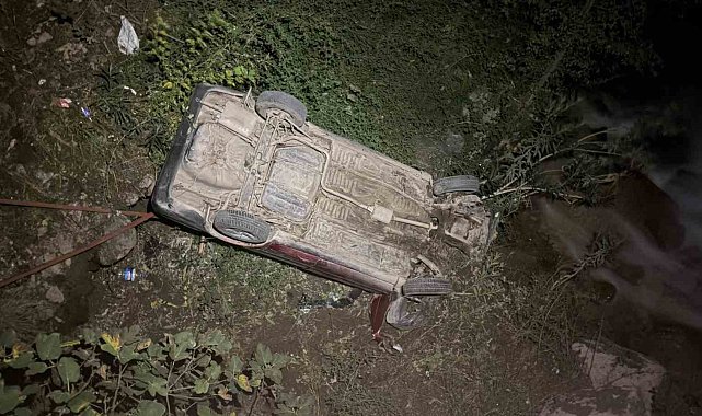 Osmaniye'de otomobil 5 metre yükseklikten dereye düştü: 1 yaralı