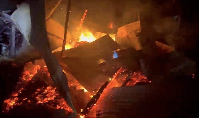 Osmaniye'de samanlık yangını itfaiye ekiplerince söndürüldü
