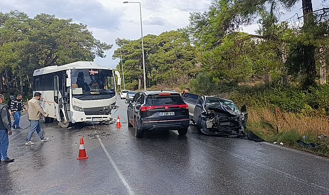 Otel servis midibüsü ile otomobil çarpıştı: 1 yaralı