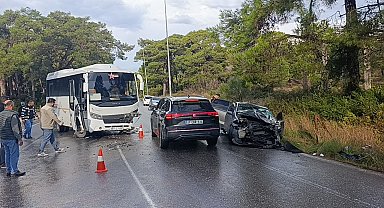 Otel servis midibüsü ile otomobil çarpıştı: 1 yaralı
