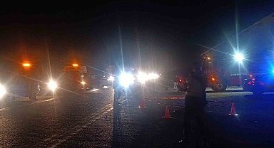 Otobüsten inip yolun karşısına geçmeye çalışan aileye panelvan çarptı: 2 ölü, 2 yaralı
