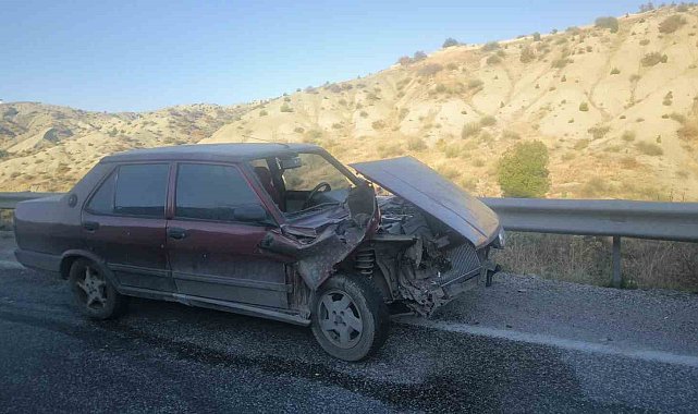 Otomobil bariyerlere çarptı: 1 yaralı