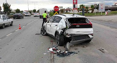 Otomobil havada takla attıktan sonra tekerlerinin üzerine düştü