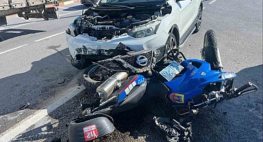 Otomobil jandarma motosikletine çarptı, uzman çavuş yaralandı