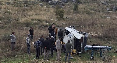 Otomobil şarampole yuvarlandı: 2 yaralı