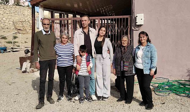 Otomobili bozulan Alman gezgin 11 gün Sivaslı ailenin misafiri oldu