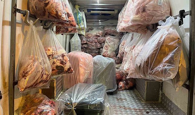 Otoyolda durdurulan kamyonetten 2 ton 809 kilo et ve sakatat çıktı