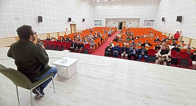 Oytun Erbaş'tan "Hayata Bir de Buradan Bak" söyleşisi