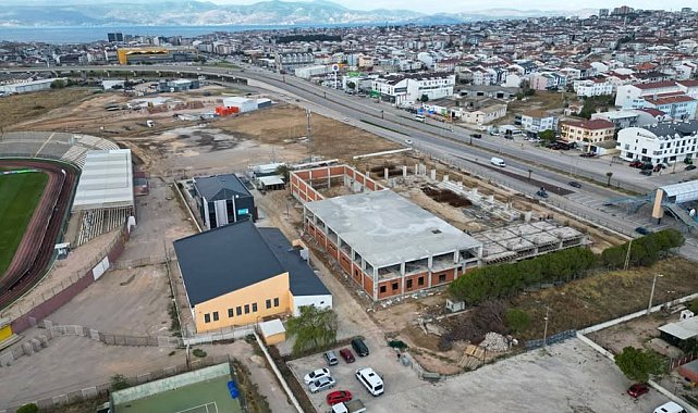 Özalp, Bandırma'da gençlik ve spor tesislerini inceledi