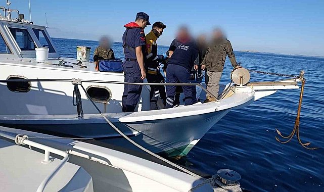 Özel teknede rahatsızlanan vatandaşa tıbbi tahliye