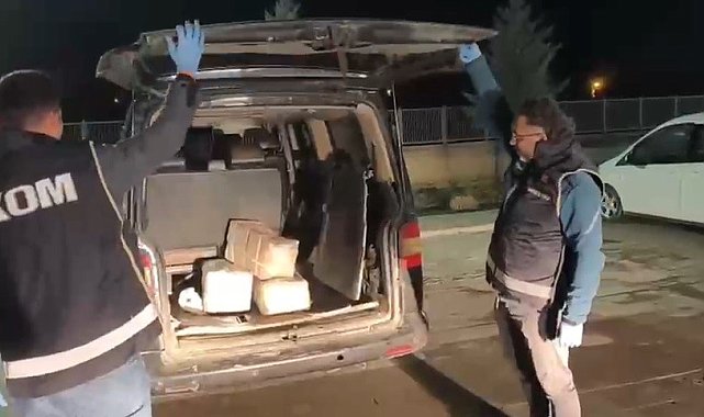Özenle paketlenmiş kutulardan cephanelik çıktı
