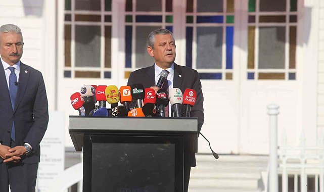 Özgür Özel, Mudanya'da vatandaşlarla buluştu