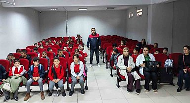 Palu'da ilkokul öğrencilerine gıda ve su israfı eğitimi