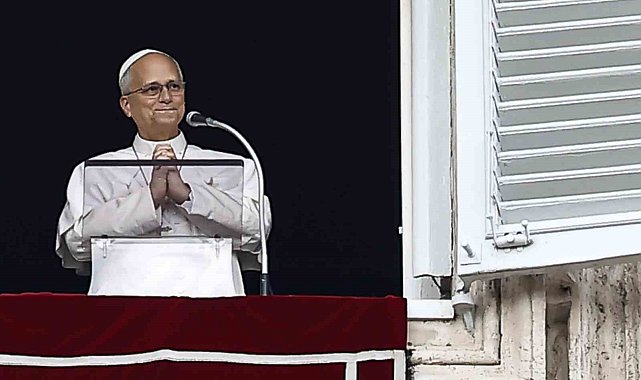 Papa 14. Leo, ameliyat sonrası ilk kez halkın karşısında