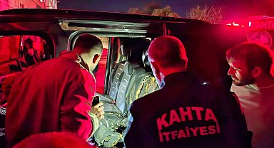 Park halindeki otomobil alev aldı