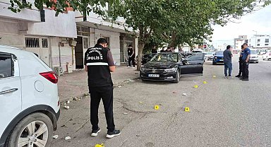 Park halindeki otomobil kurşunlandı