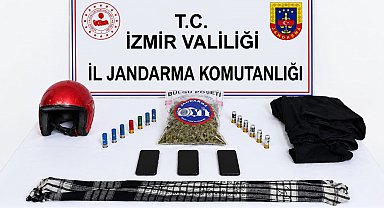 Park halindeki otomobillere ateş eden 2 şüpheli yakalandı