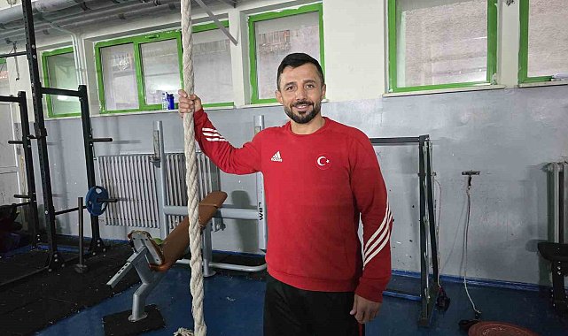 Partner bulamadı, öğrencileriyle hazırlandı; dünya üçüncüsü oldu