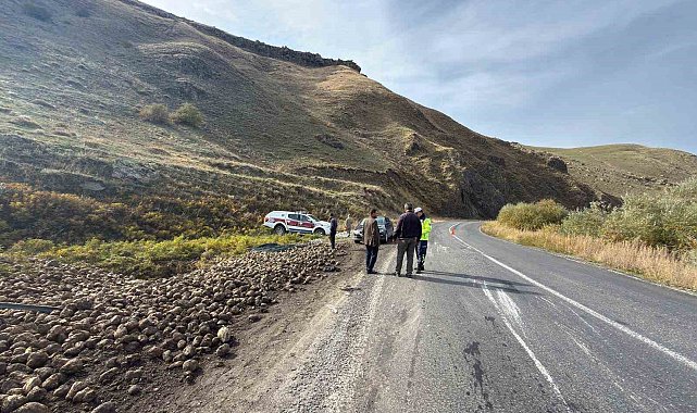 Patnos-Tutak Karayolunda Tır Kazası: Şeker pancarı yüklü tır şarampole yuvarlandı