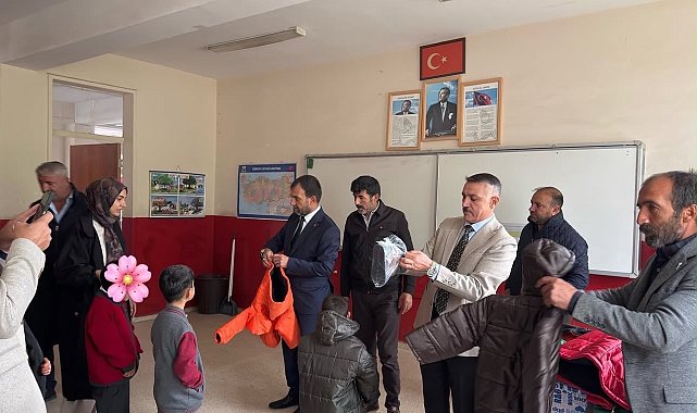 Patnos'ta öğrencilere mont ve bot desteği