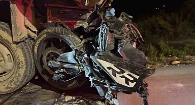 Pikapla çarpışan motosikletin 19 yaşındaki sürücüsü öldü