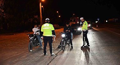 Polis ekiplerinden alkollü sürücülere yönelik gece denetimi