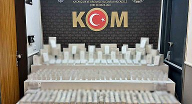 Polis kaçak cep telefonu aksesuarları ele geçirdi