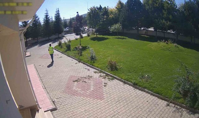 Polisten yardım istedi, hayata tutundu