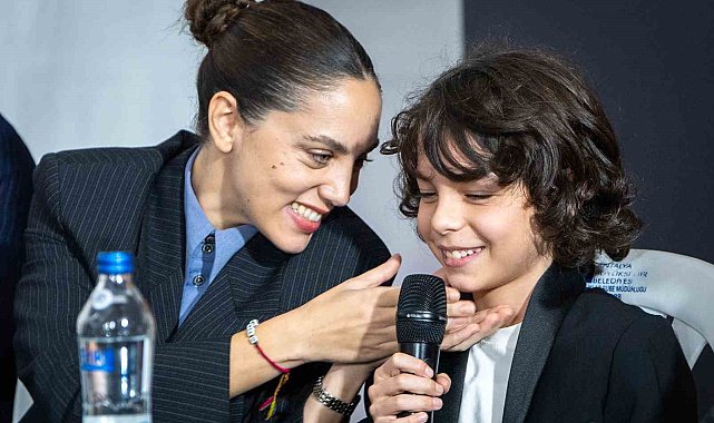 "Artakalan" filminin ilk gösterimi yapıldı, yönetmen ve oyuncular söyleşide seyirciyle buluştu