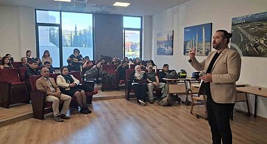 "Başarı tesadüf değil, emek işidir" diyerek gençlere mesaj verdi
