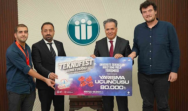 Rektör Akpolat' tan TEKNOFEST'26'da Türkiye üçüncüsü olan öğrencilere tebrik