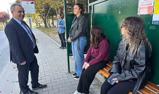 Rektör Altun, kampüste öğrenci ve esnafla sohbet etti