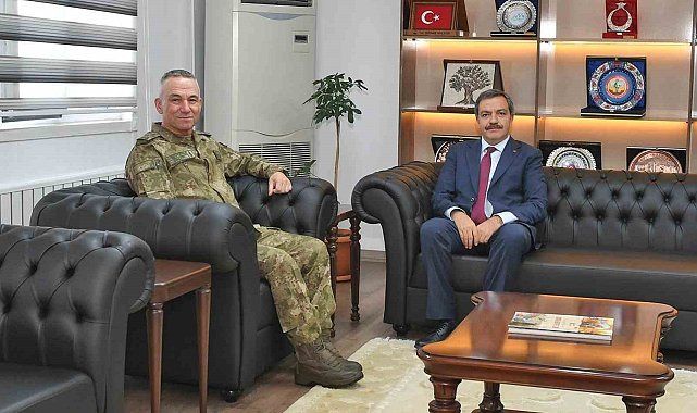 Rektör Bentli'den 2. Ordu Komutanı Yaralı'ya tebrik ziyareti