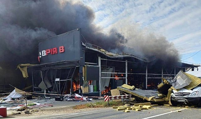 Rusya, Odessa'da süpermarketi vurdu