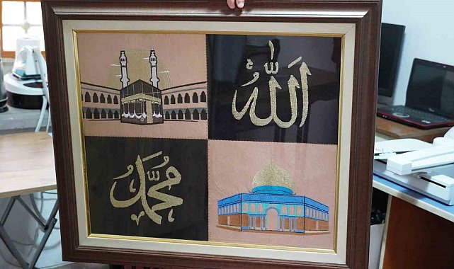 Rüyasında gördüğü manevi tasarımı 200 bin batışla nakışa dönüştürdü