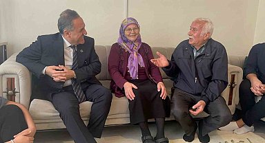 Sağanakta mazgal temizleyen duyarlı kadına Vali Usta'dan teşekkür