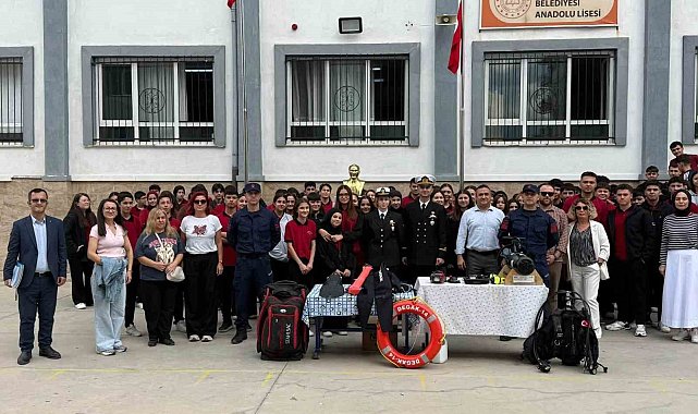 Sahil Güvenlik ekipleri öğrencilerle bir araya geldi