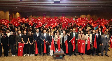 Şahin, "Bir Dakika, Bir Merak, Bir Cevap" programında gençlerle buluştu